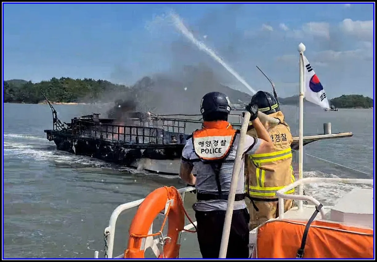 경찰뉴스 기사 신안군 욕지도 정박 중인 양식장 관리선서 화재...선박전소, 인명피해 없어 대표이미지