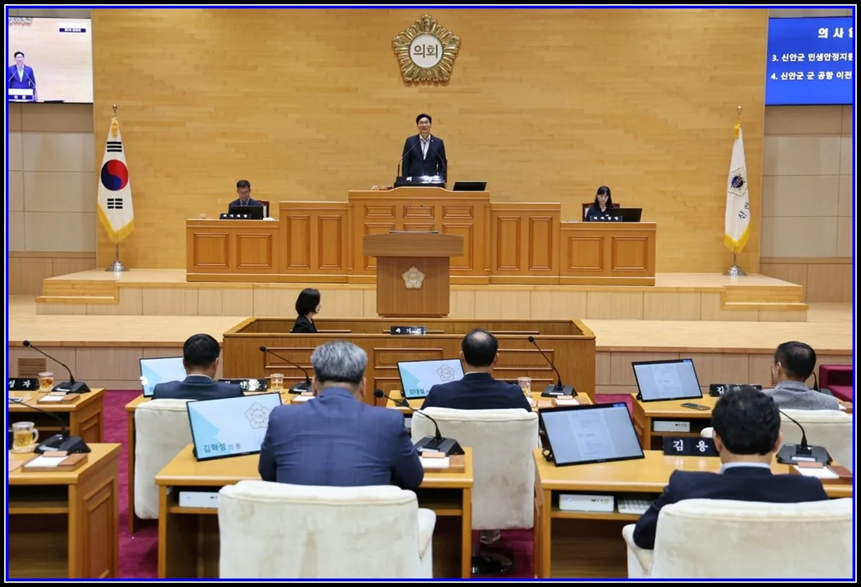 사회 기사 신안군의회 제337회 임시회 개회 민생안정지원금·군 공항 이전 대응 조례안 의결 대표이미지