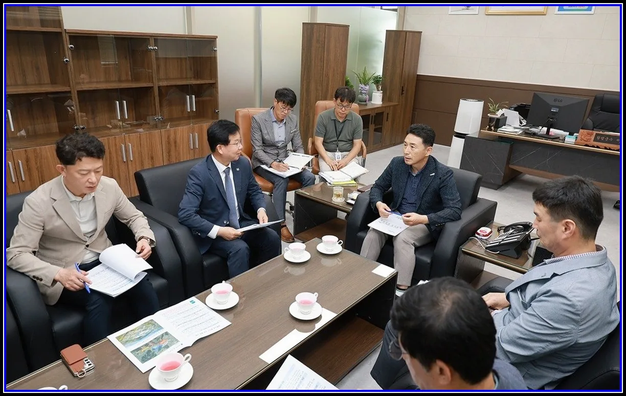 사회 기사 함평군, 광산구와 빛그린산단 중심 미래산업 육성·광역인프라 확충 협력 발판 마련 RE100 시범단지 지정·반도체 산업벨트 조성 등 현안 논의 대표이미지