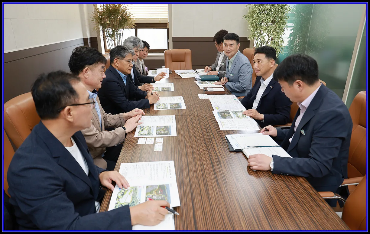 사회 기사 함평군, 한국도로교통공단 교통안전교육원 건립 ‘박차’ 한국도로교통공단·전남개발공사와 함께 기관별 역할 점검·협력 방안 논의 대표이미지