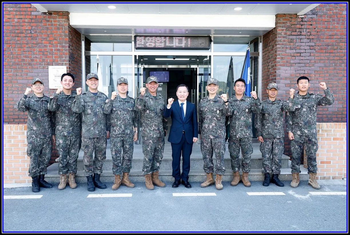 사회 기사 신안군, 추석 맞아 군·경·소방 등 유관기관 위문 방문  연휴 기간 비상 공조 체계 강화로 빈틈없는 안전망 구축 당부 대표이미지